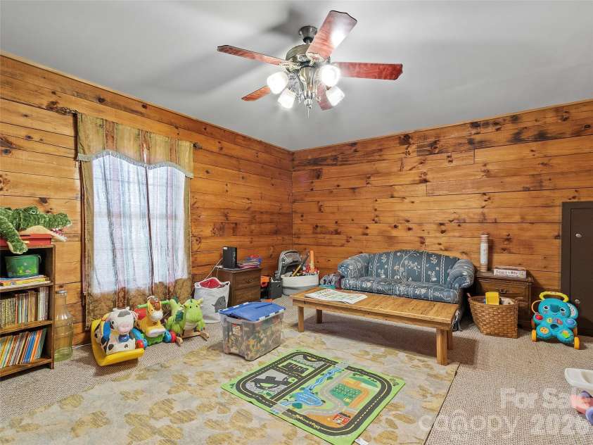 120 Lillie Lane, Marshall, NC 28753.  MLS# CAR4373947, YatesRealty ID 24218. 