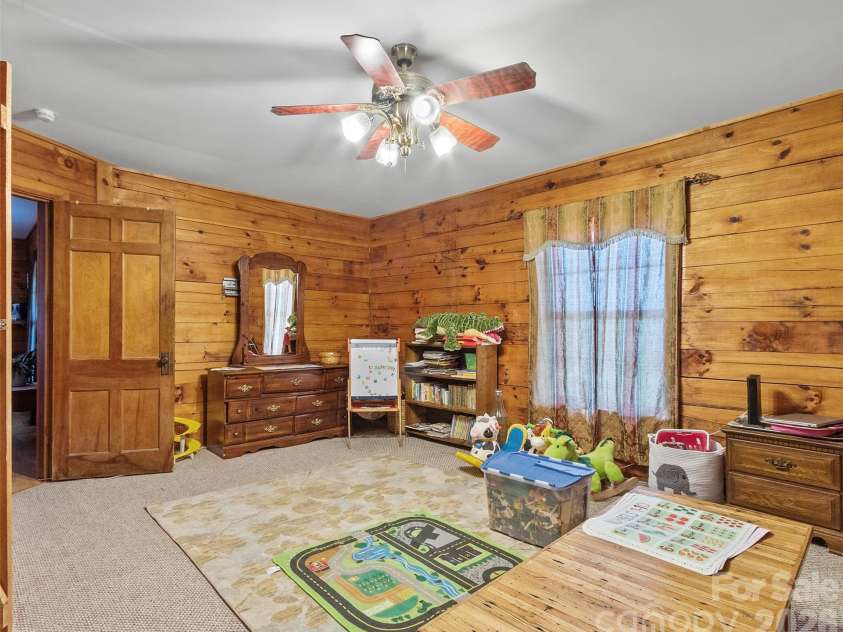 120 Lillie Lane, Marshall, NC 28753.  MLS# CAR4373947, YatesRealty ID 24218. 