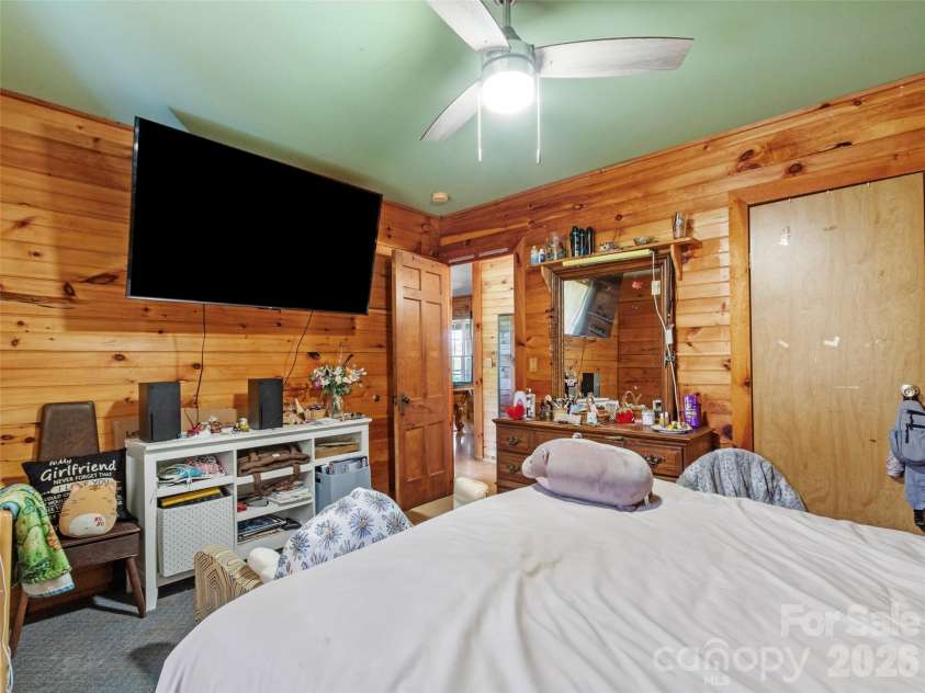 120 Lillie Lane, Marshall, NC 28753.  MLS# CAR4373947, YatesRealty ID 24218. 