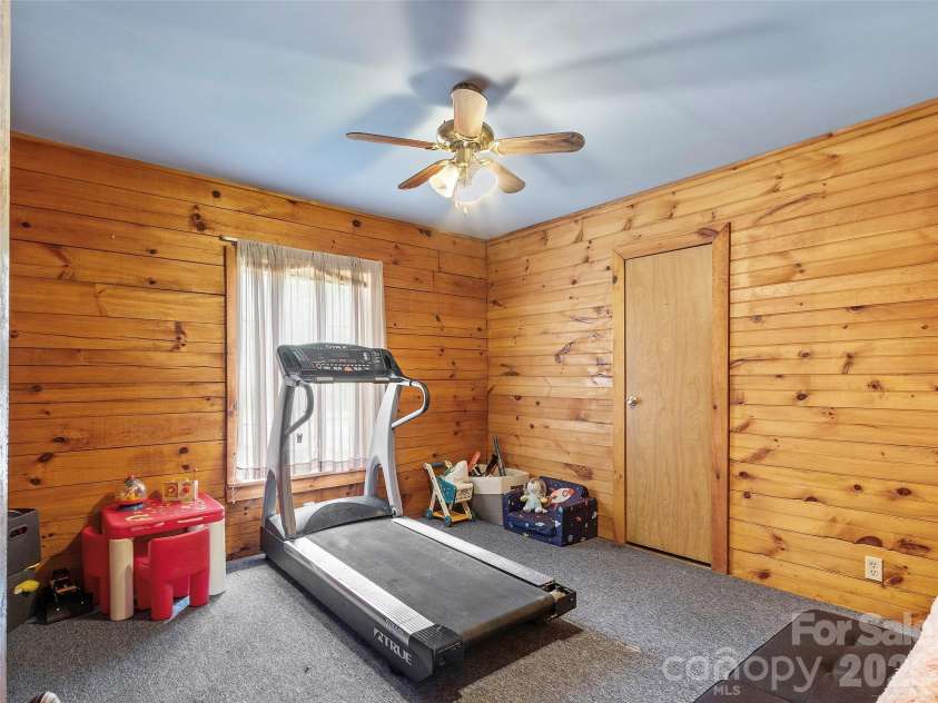 120 Lillie Lane, Marshall, NC 28753.  MLS# CAR4373947, YatesRealty ID 24218. 