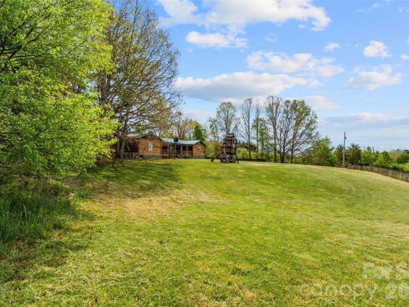 120 Lillie Lane, Marshall, NC 28753.  MLS# CAR4373947, YatesRealty ID 24218. 