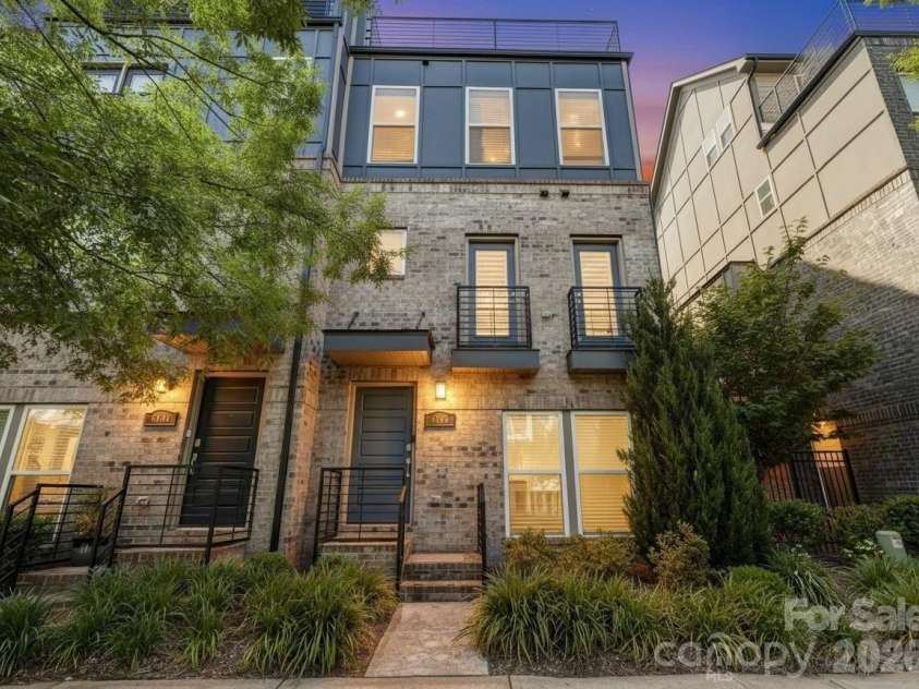 3808 Sky Haven Drive, Charlotte, NC 28209.  MLS# CAR4381806, YatesRealty ID 24219. 