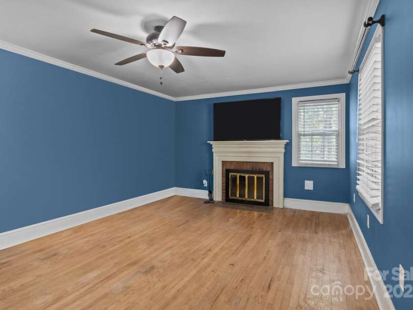 800 Woodlawn Street, Belmont, NC 28012.  MLS# CAR4260667, YatesRealty ID 24219. 