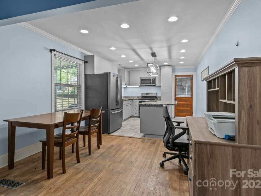 800 Woodlawn Street, Belmont, NC 28012.  MLS# CAR4260667, YatesRealty ID 24219. 