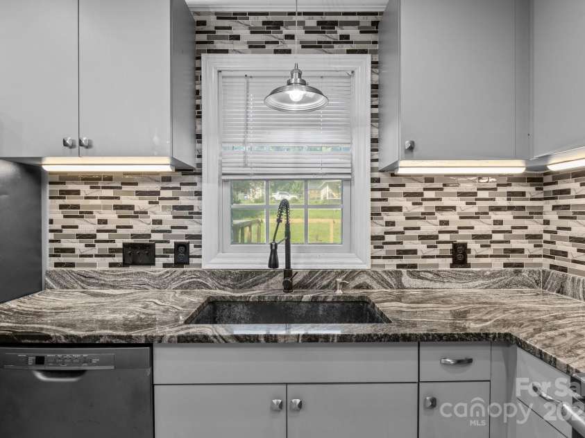 800 Woodlawn Street, Belmont, NC 28012.  MLS# CAR4260667, YatesRealty ID 24219. 