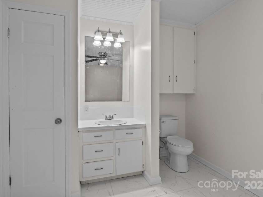 800 Woodlawn Street, Belmont, NC 28012.  MLS# CAR4260667, YatesRealty ID 24219. 