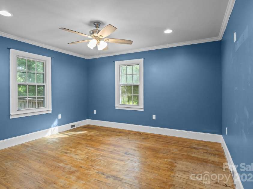 800 Woodlawn Street, Belmont, NC 28012.  MLS# CAR4260667, YatesRealty ID 24219. 