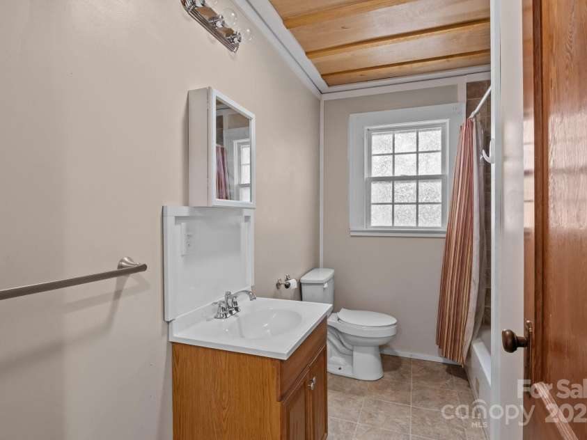 800 Woodlawn Street, Belmont, NC 28012.  MLS# CAR4260667, YatesRealty ID 24219. 