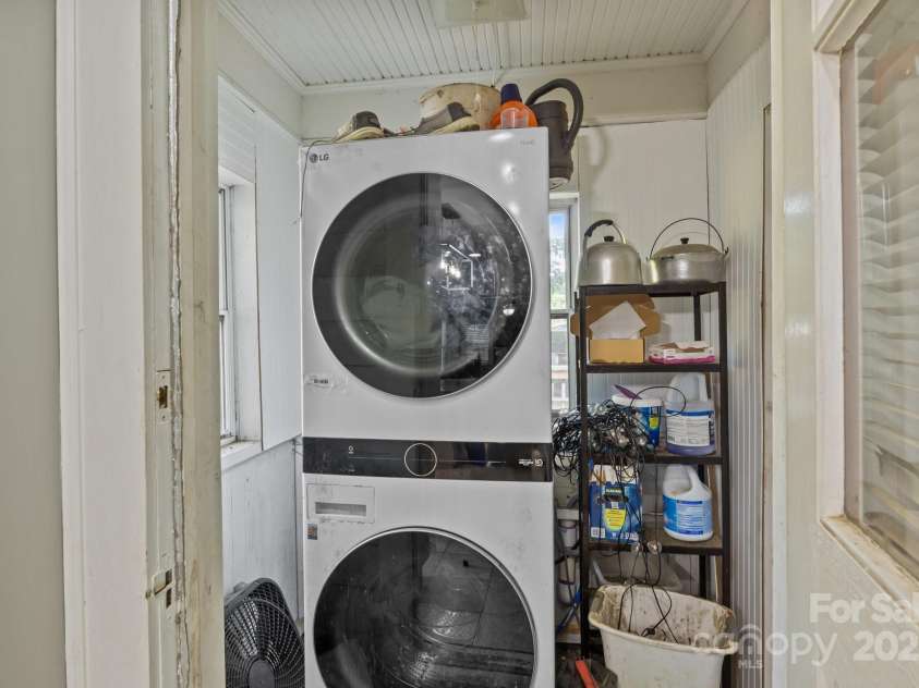 800 Woodlawn Street, Belmont, NC 28012.  MLS# CAR4260667, YatesRealty ID 24219. 