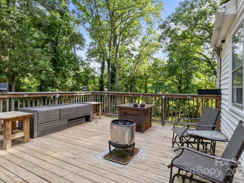 800 Woodlawn Street, Belmont, NC 28012.  MLS# CAR4260667, YatesRealty ID 24219. 