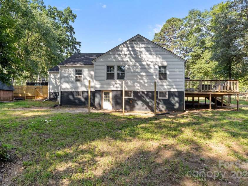 800 Woodlawn Street, Belmont, NC 28012.  MLS# CAR4260667, YatesRealty ID 24219. 