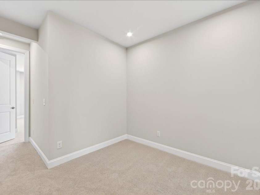 12023 Elsa Lane, Charlotte, NC 28277.  MLS# CAR4330507, YatesRealty ID 24220. Loft landing