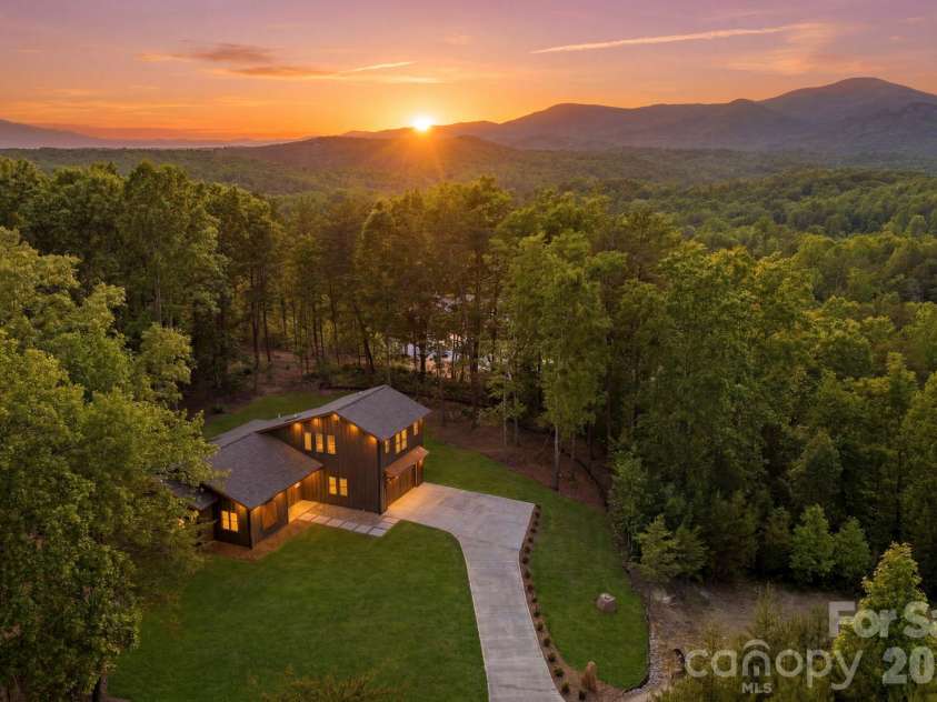 121 Deer Jump Trail, Lake Lure, NC 28746.  MLS# CAR4382194, YatesRealty ID 24222. 
