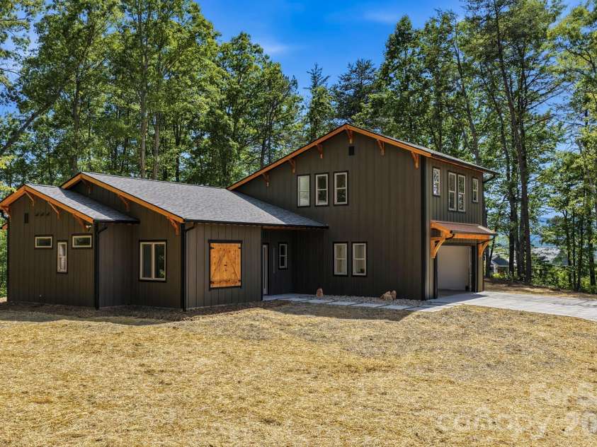121 Deer Jump Trail, Lake Lure, NC 28746.  MLS# CAR4382194, YatesRealty ID 24222. 