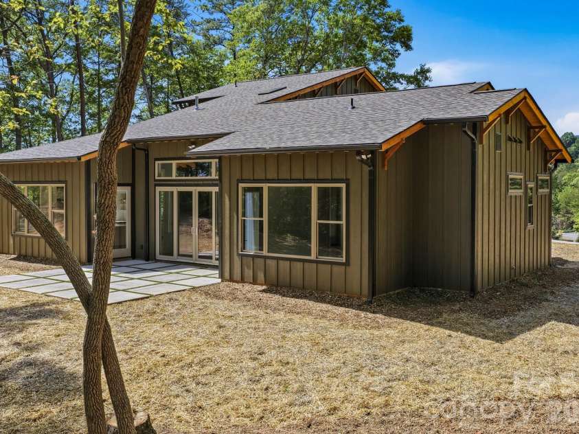 121 Deer Jump Trail, Lake Lure, NC 28746.  MLS# CAR4382194, YatesRealty ID 24222. 