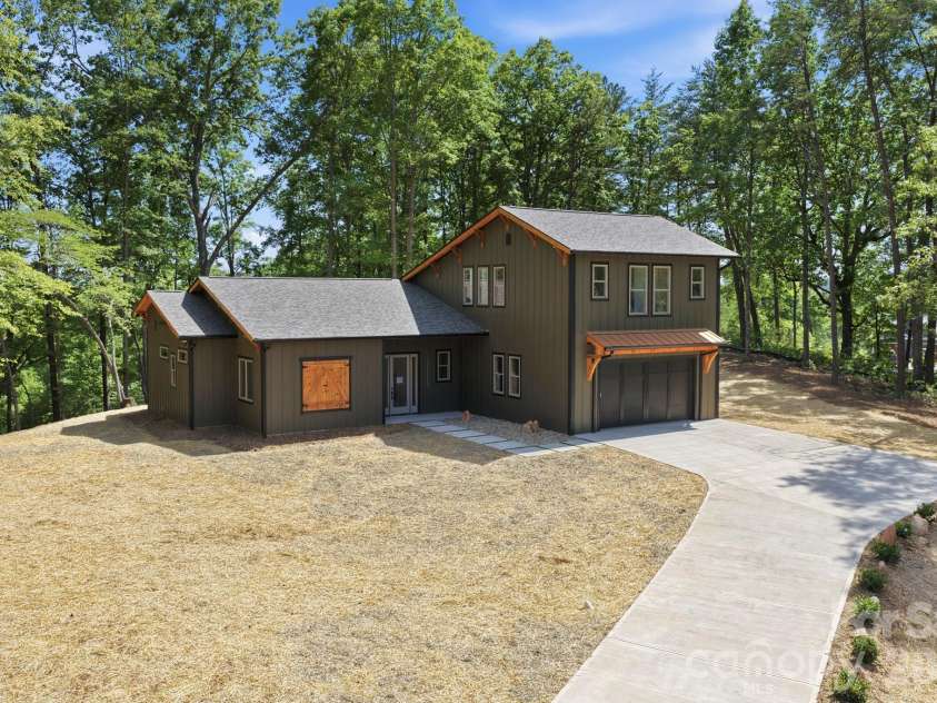 121 Deer Jump Trail, Lake Lure, NC 28746.  MLS# CAR4382194, YatesRealty ID 24222. 