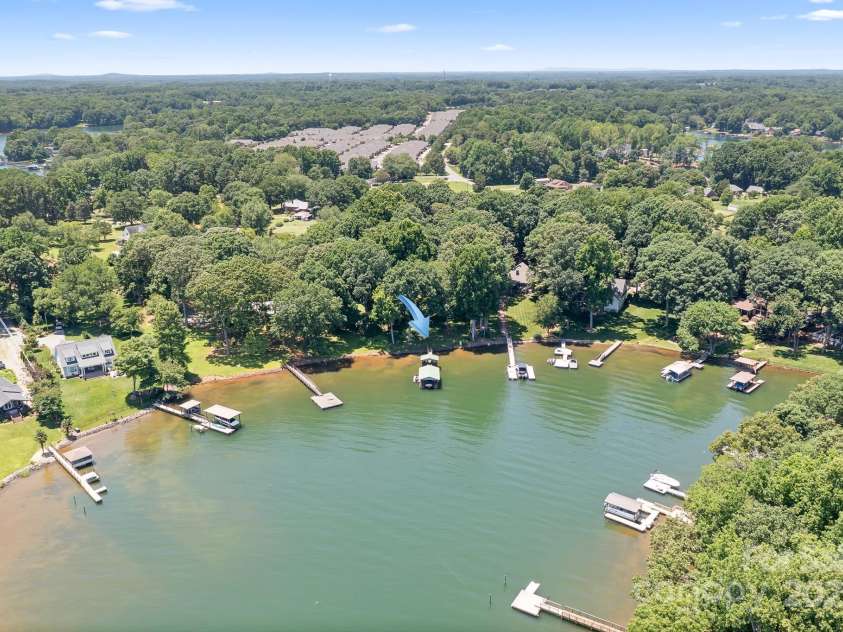 2704 Apache Trail, Denver, NC 28037.  MLS# CAR4274326, YatesRealty ID 24222. 