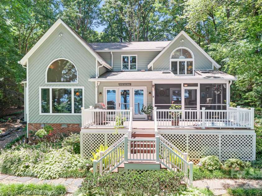 2704 Apache Trail, Denver, NC 28037.  MLS# CAR4274326, YatesRealty ID 24222. 