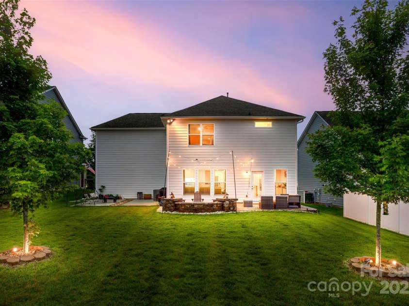 16008 Weeping Valley Drive, Fort Mill, SC 29715.  MLS# CAR4258885, YatesRealty ID 24223. 