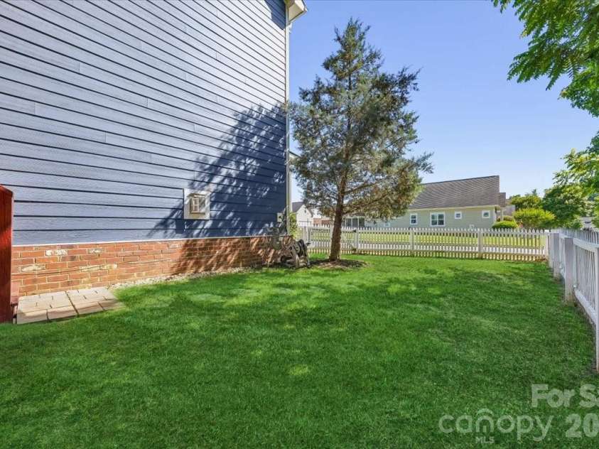 6005 Whitehawk Hill Road, Mint Hill, NC 28227.  MLS# CAR4381854, YatesRealty ID 24224. Fenced in Side Yard