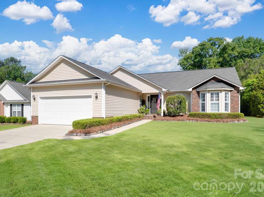 7224 Swans Run Road, Charlotte, NC 28226.  MLS# CAR4370419, YatesRealty ID 24226. 