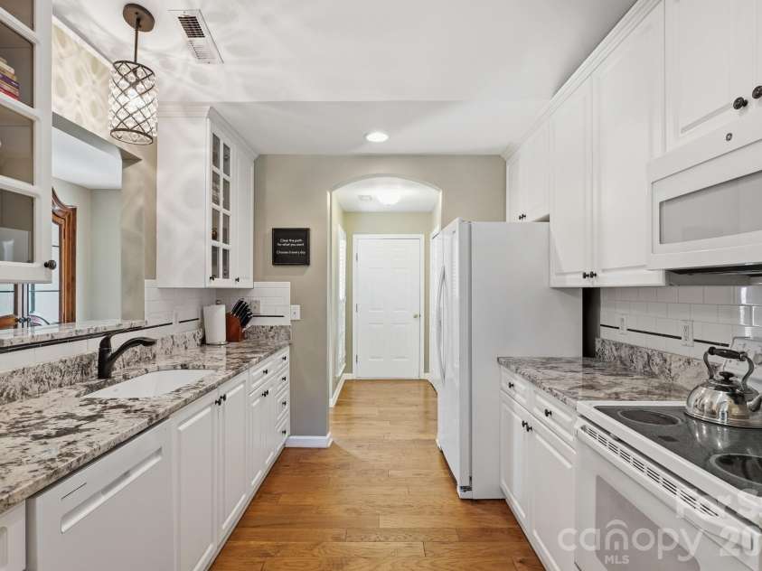 7224 Swans Run Road, Charlotte, NC 28226.  MLS# CAR4370419, YatesRealty ID 24226. 