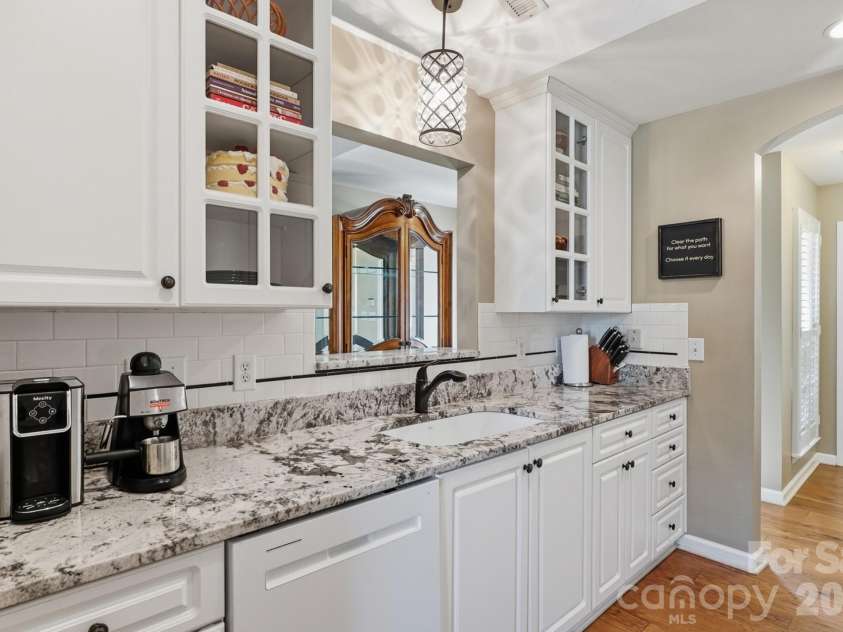 7224 Swans Run Road, Charlotte, NC 28226.  MLS# CAR4370419, YatesRealty ID 24226. 