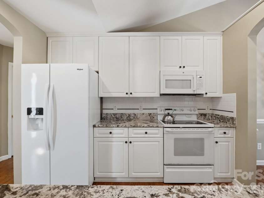 7224 Swans Run Road, Charlotte, NC 28226.  MLS# CAR4370419, YatesRealty ID 24226. 