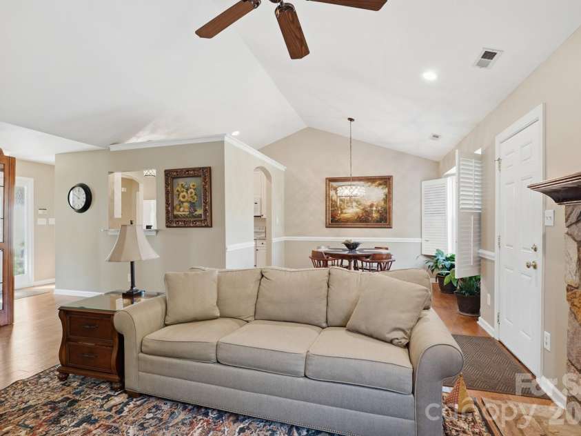 7224 Swans Run Road, Charlotte, NC 28226.  MLS# CAR4370419, YatesRealty ID 24226. 