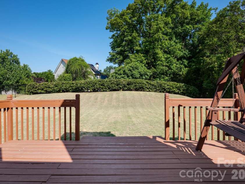 7224 Swans Run Road, Charlotte, NC 28226.  MLS# CAR4370419, YatesRealty ID 24226. 
