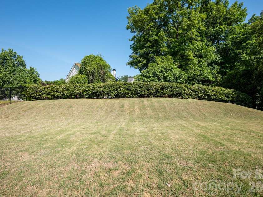 7224 Swans Run Road, Charlotte, NC 28226.  MLS# CAR4370419, YatesRealty ID 24226. 