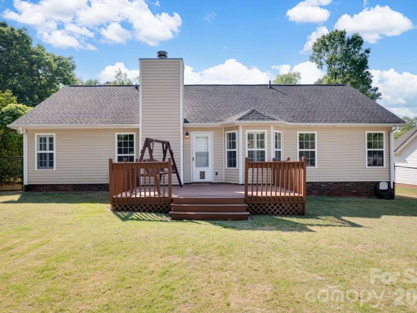 7224 Swans Run Road, Charlotte, NC 28226.  MLS# CAR4370419, YatesRealty ID 24226. 