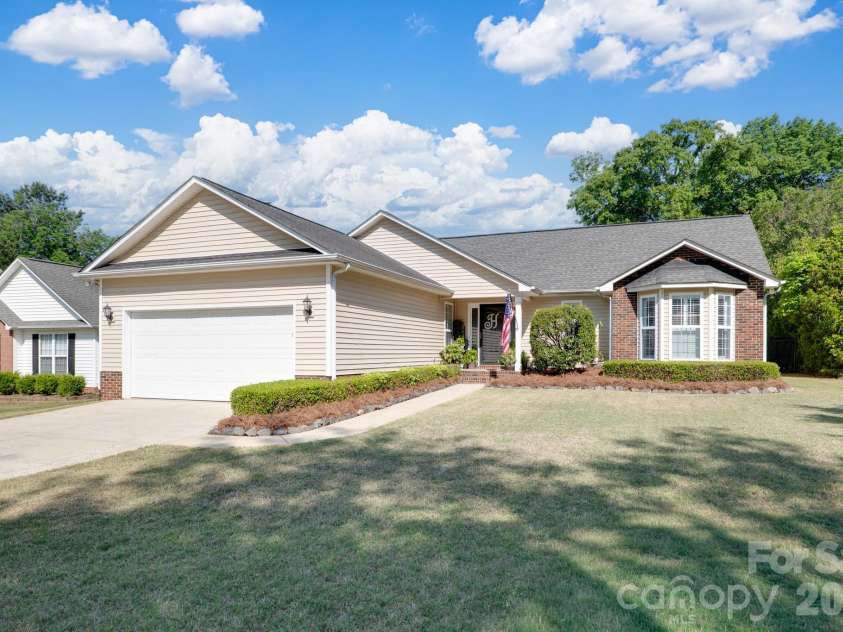 7224 Swans Run Road, Charlotte, NC 28226.  MLS# CAR4370419, YatesRealty ID 24226. 