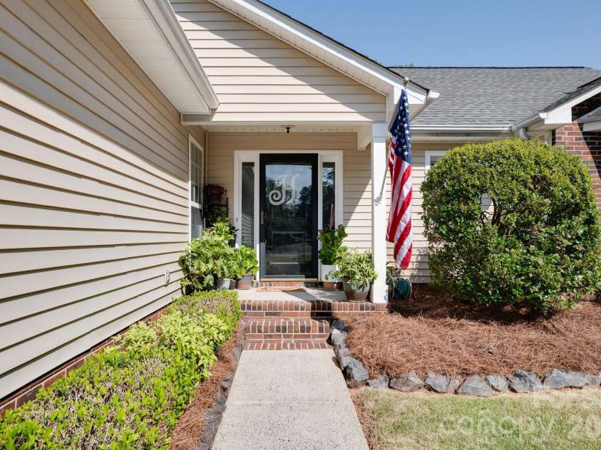 7224 Swans Run Road, Charlotte, NC 28226.  MLS# CAR4370419, YatesRealty ID 24226. 