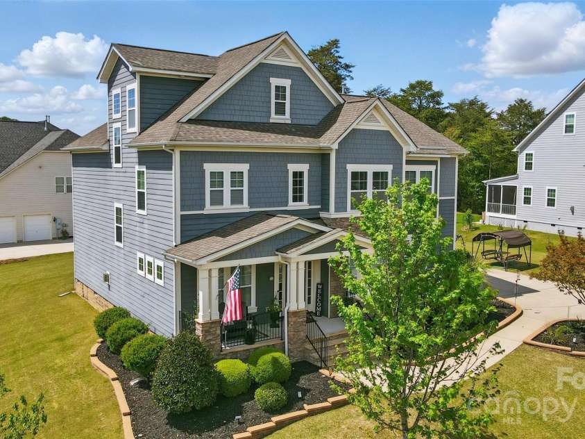 1276 Stonecrest Boulevard, Tega Cay, SC 29708.  MLS# CAR4239331, YatesRealty ID 24228. 