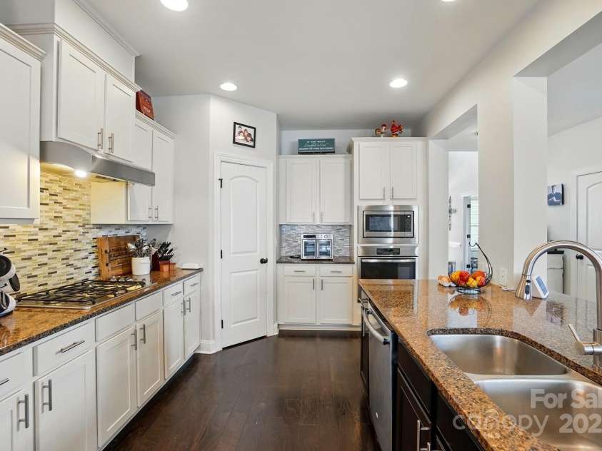 1276 Stonecrest Boulevard, Tega Cay, SC 29708.  MLS# CAR4239331, YatesRealty ID 24228. 