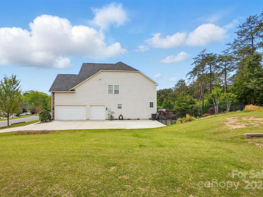 1276 Stonecrest Boulevard, Tega Cay, SC 29708.  MLS# CAR4239331, YatesRealty ID 24228. 