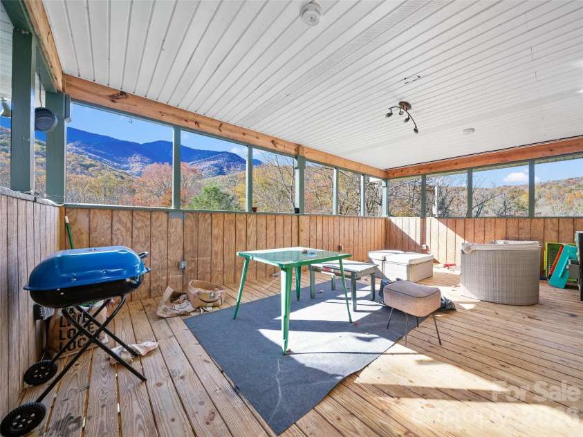 219 Raven Rock Lane, Burnsville, NC 28714.  MLS# CAR4370533, YatesRealty ID 24229. 