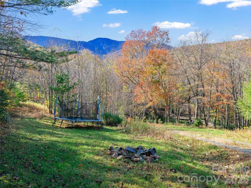 219 Raven Rock Lane, Burnsville, NC 28714.  MLS# CAR4370533, YatesRealty ID 24229. 
