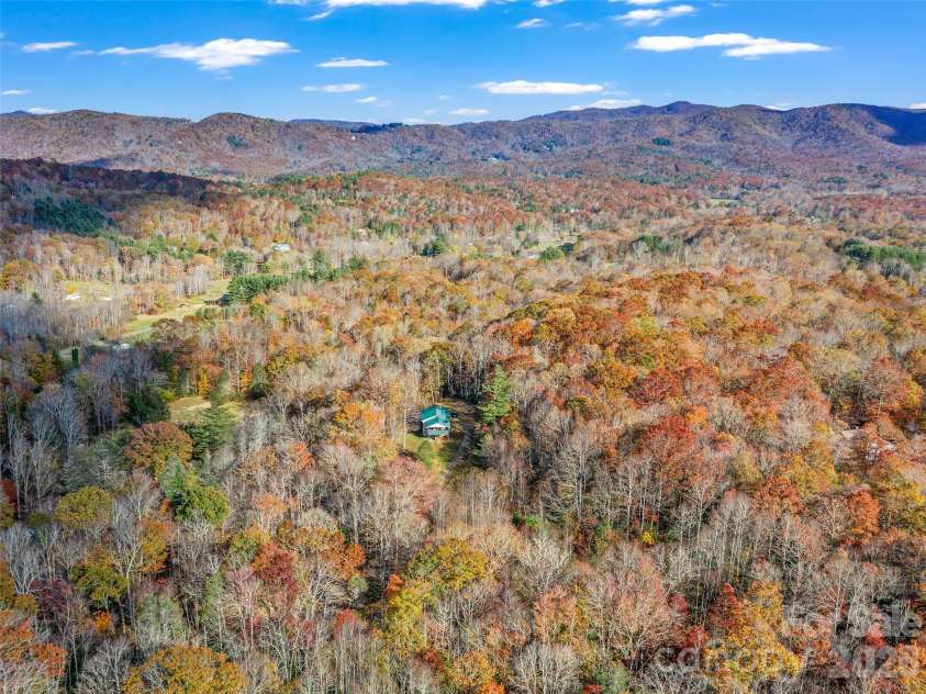 219 Raven Rock Lane, Burnsville, NC 28714.  MLS# CAR4370533, YatesRealty ID 24229. 