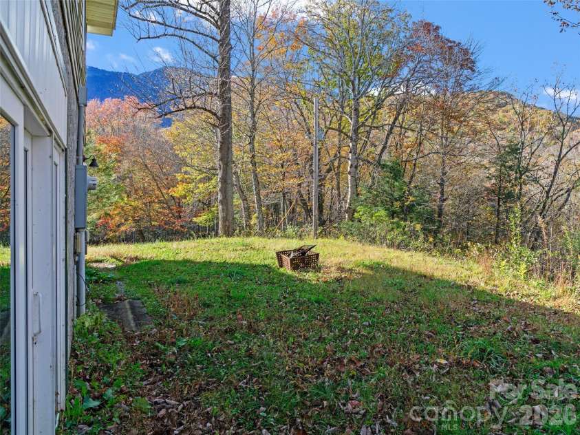 219 Raven Rock Lane, Burnsville, NC 28714.  MLS# CAR4370533, YatesRealty ID 24229. 