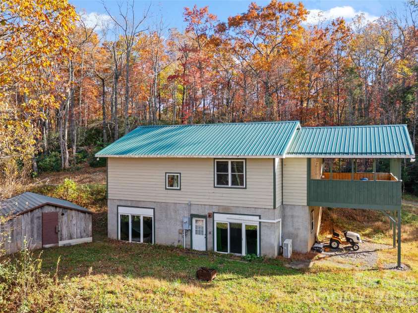 219 Raven Rock Lane, Burnsville, NC 28714.  MLS# CAR4370533, YatesRealty ID 24229. 