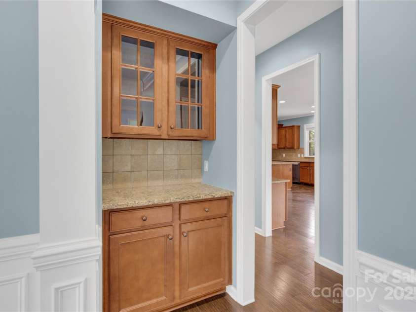 2805 Julian Glen Circle, Waxhaw, NC 28173.  MLS# CAR4277680, YatesRealty ID 24229. 