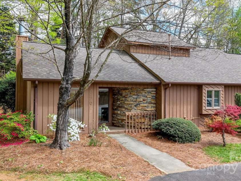 1720 12th Street, Hickory, NC 28601.  MLS# CAR4165878, YatesRealty ID 2423. 