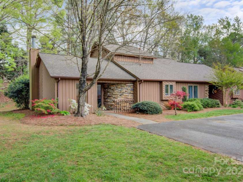 1720 12th Street, Hickory, NC 28601.  MLS# CAR4165878, YatesRealty ID 2423. 