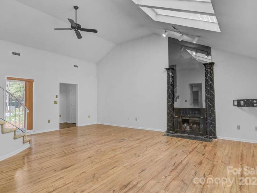 1720 12th Street, Hickory, NC 28601.  MLS# CAR4165878, YatesRealty ID 2423. 