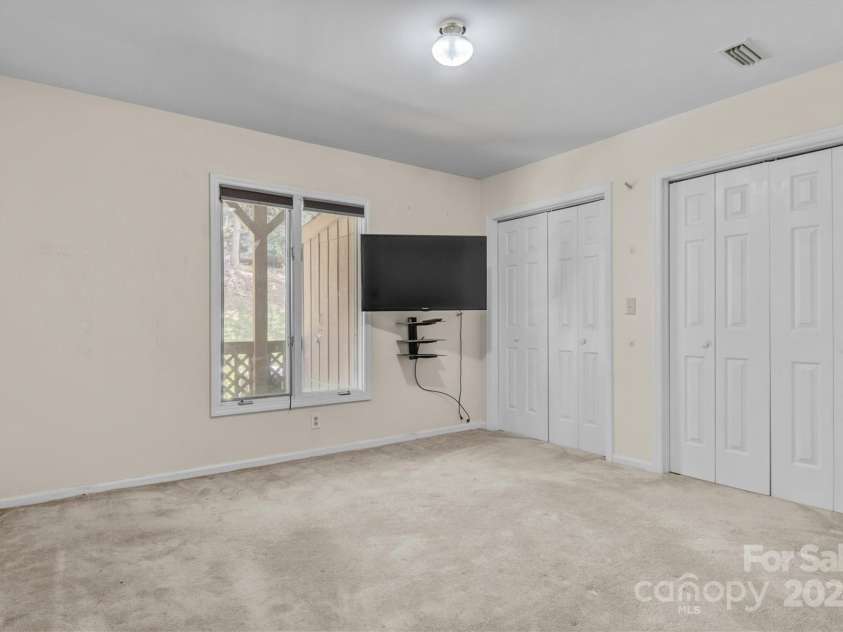 1720 12th Street, Hickory, NC 28601.  MLS# CAR4165878, YatesRealty ID 2423. 