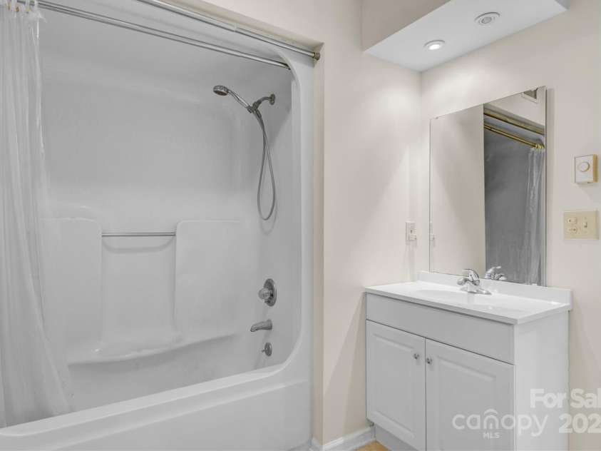 1720 12th Street, Hickory, NC 28601.  MLS# CAR4165878, YatesRealty ID 2423. 