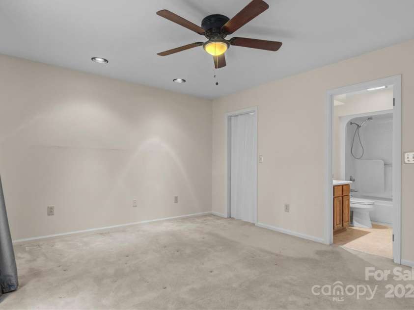 1720 12th Street, Hickory, NC 28601.  MLS# CAR4165878, YatesRealty ID 2423. 