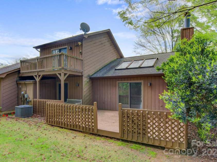 1720 12th Street, Hickory, NC 28601.  MLS# CAR4165878, YatesRealty ID 2423. 